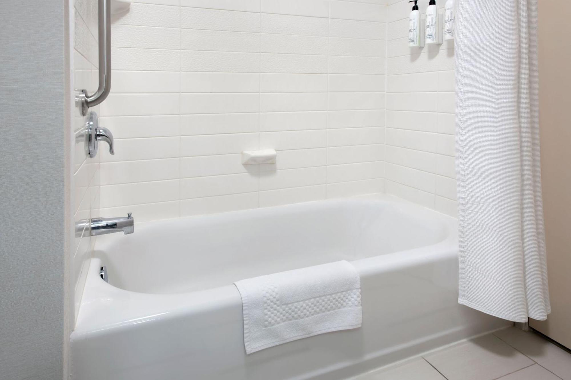 Fairfield Inn & Suites By Marriott Watertown Thousand Islands Ngoại thất bức ảnh