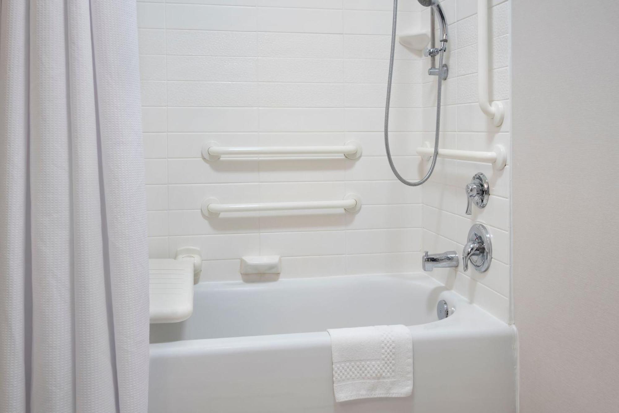 Fairfield Inn & Suites By Marriott Watertown Thousand Islands Ngoại thất bức ảnh